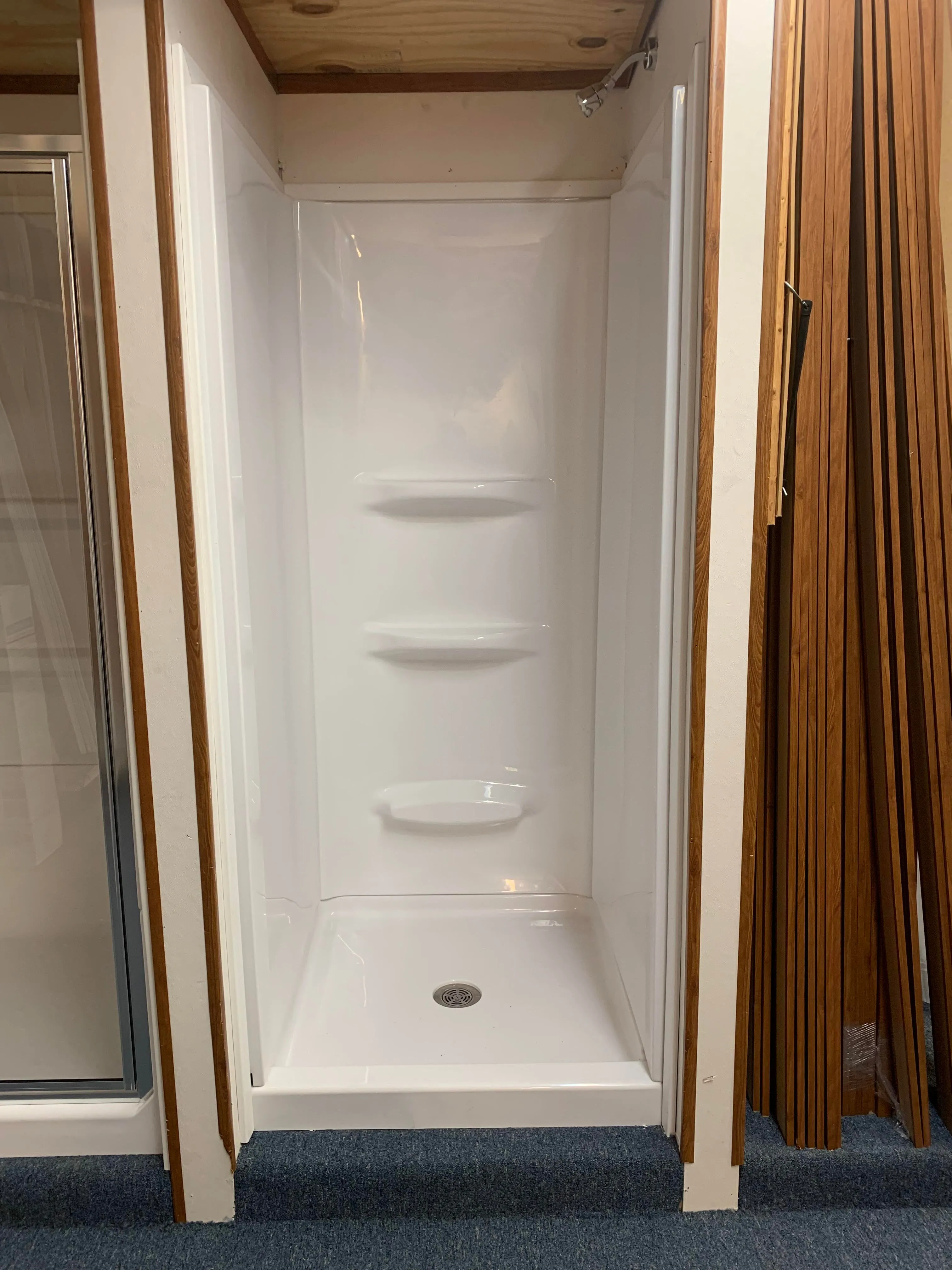 32" x 32" Fiberglass Shower Stall